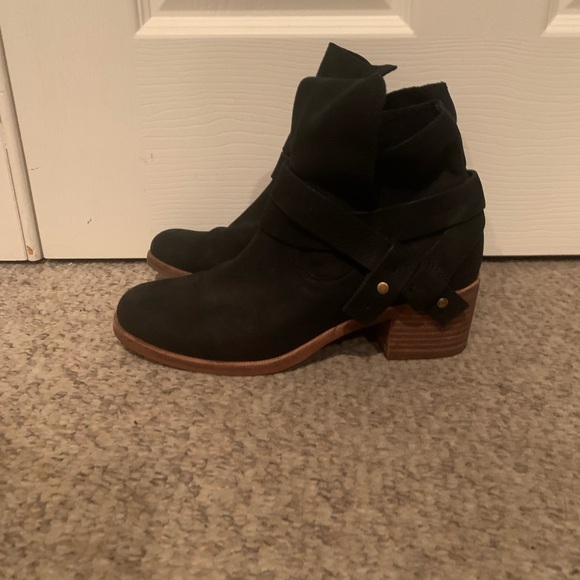 UGG Black and Brown Ankle Boots Size 7 - Picture 4 of 7